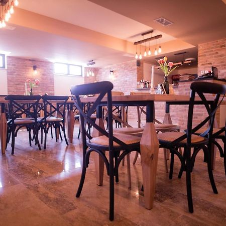 Martini Restaurant & Cazare Sebesel エクステリア 写真