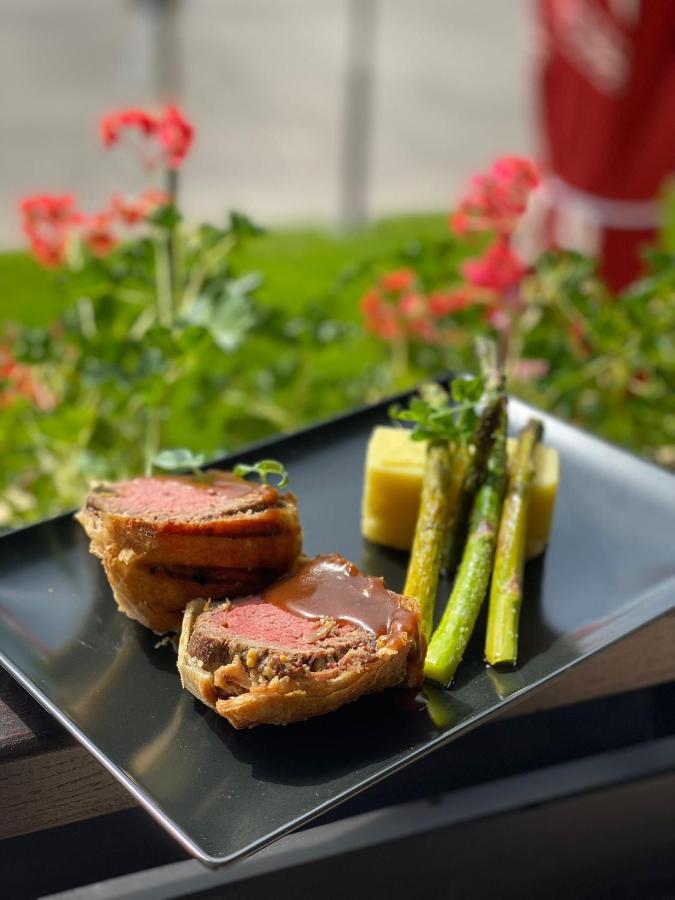 Martini Restaurant & Cazare Sebesel エクステリア 写真