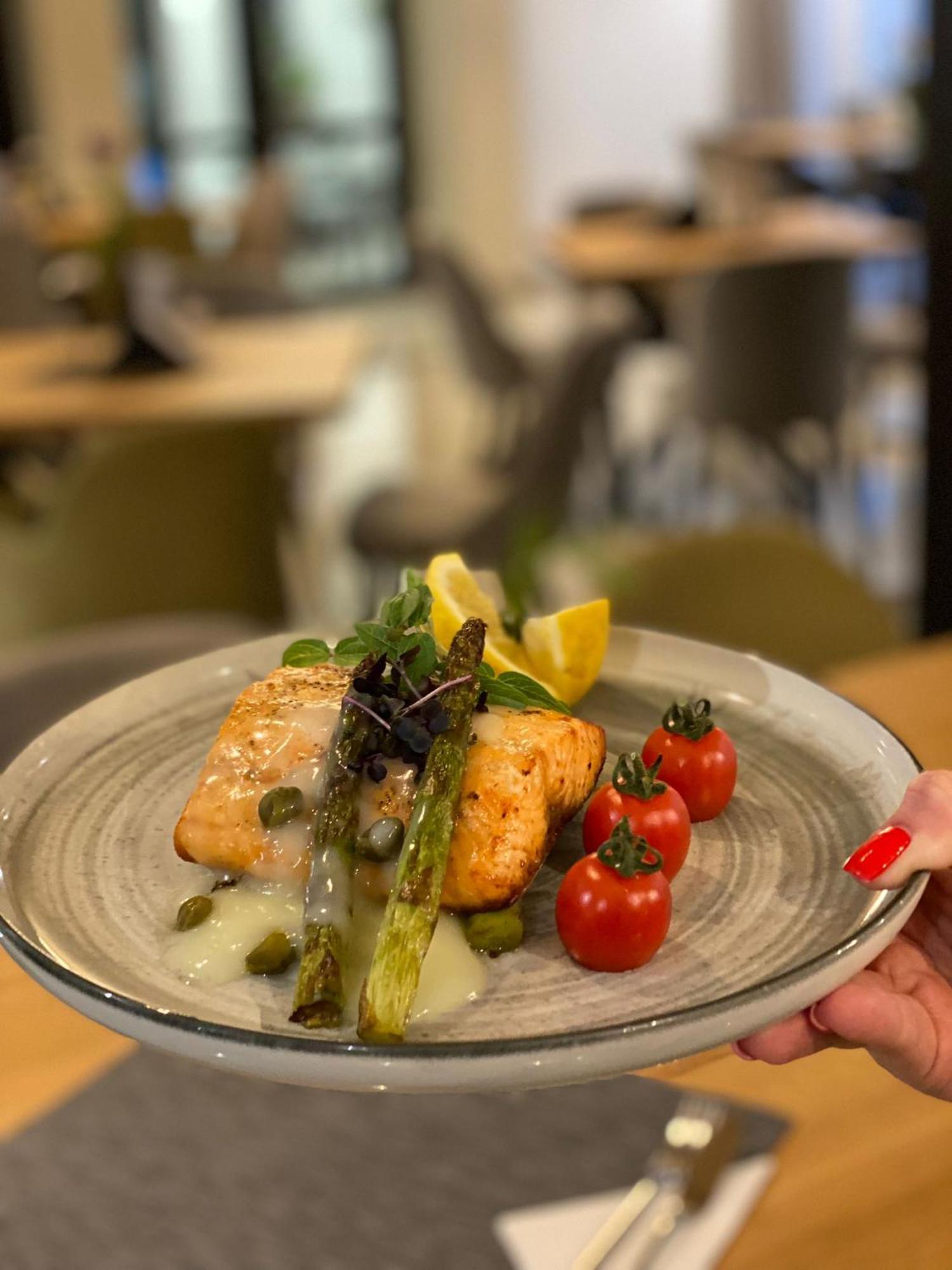 Martini Restaurant & Cazare Sebesel エクステリア 写真